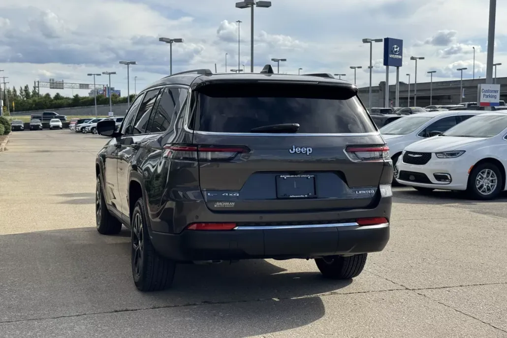 2022 Jeep Grand Cherokee Limited photo 1