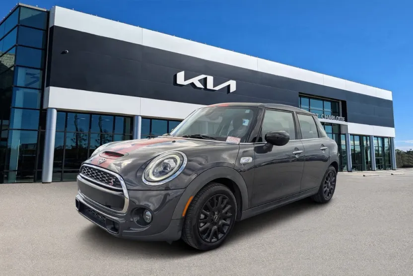 2020 Mini Cooper 4 Door Hardtop S photo 1