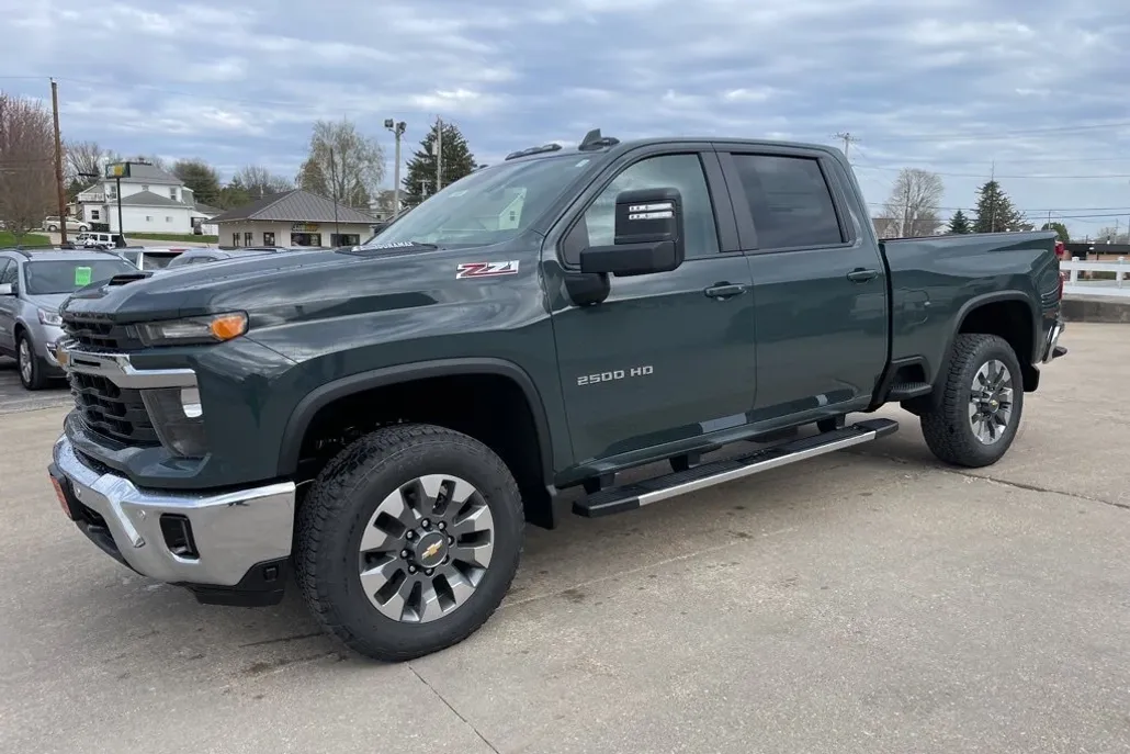 2025 Chevrolet Silverado 2500HD LT photo 1