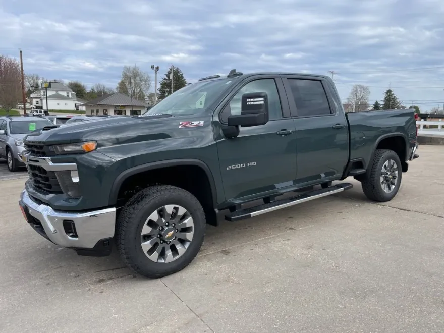 2025 Chevrolet Silverado 2500HD LT photo 1