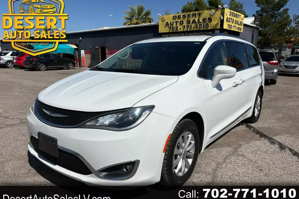 2019 Chrysler Pacifica Touring L photo 1