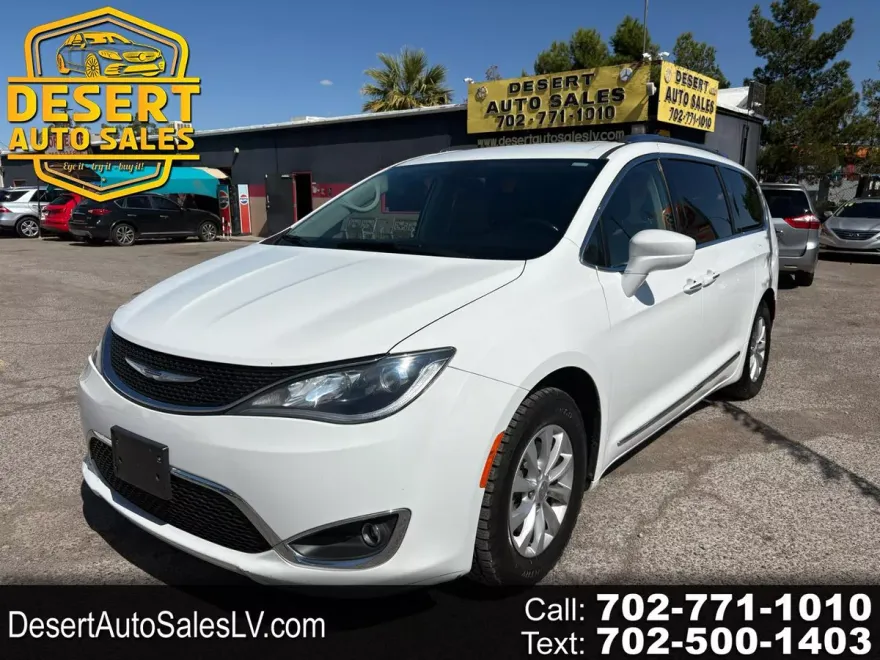 2019 Chrysler Pacifica Touring L photo 1