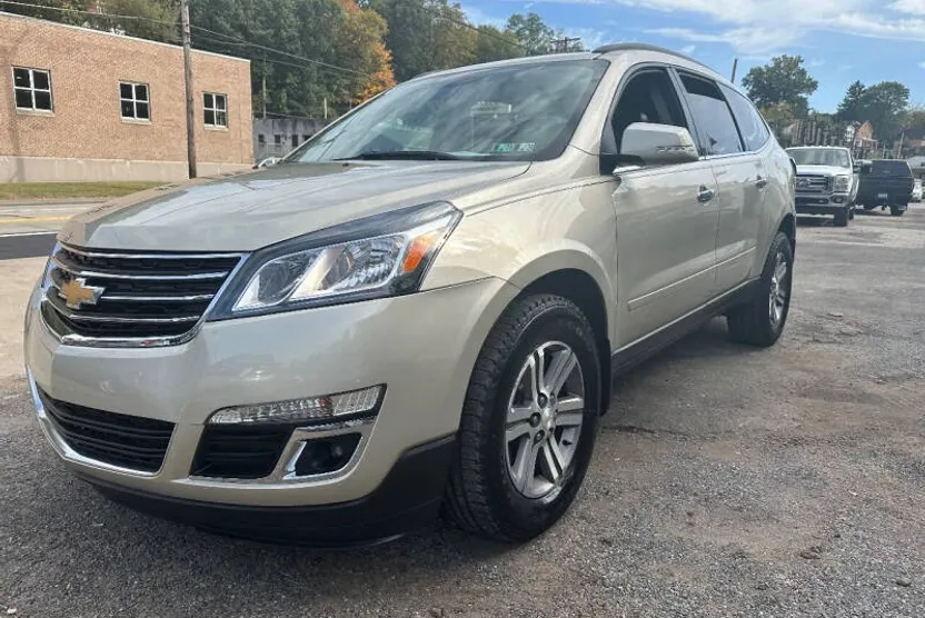 2016 Chevrolet Traverse 2LT photo 1