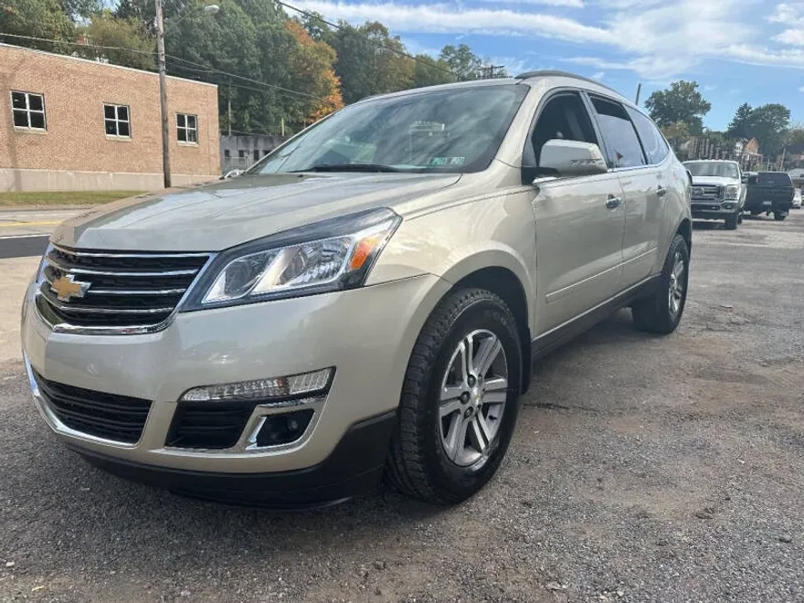 2016 Chevrolet Traverse 2LT photo 1