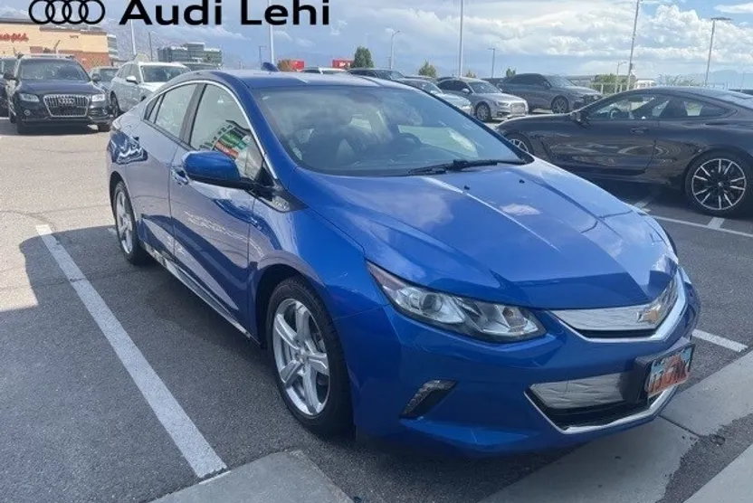 2017 Chevrolet Volt LT photo 1