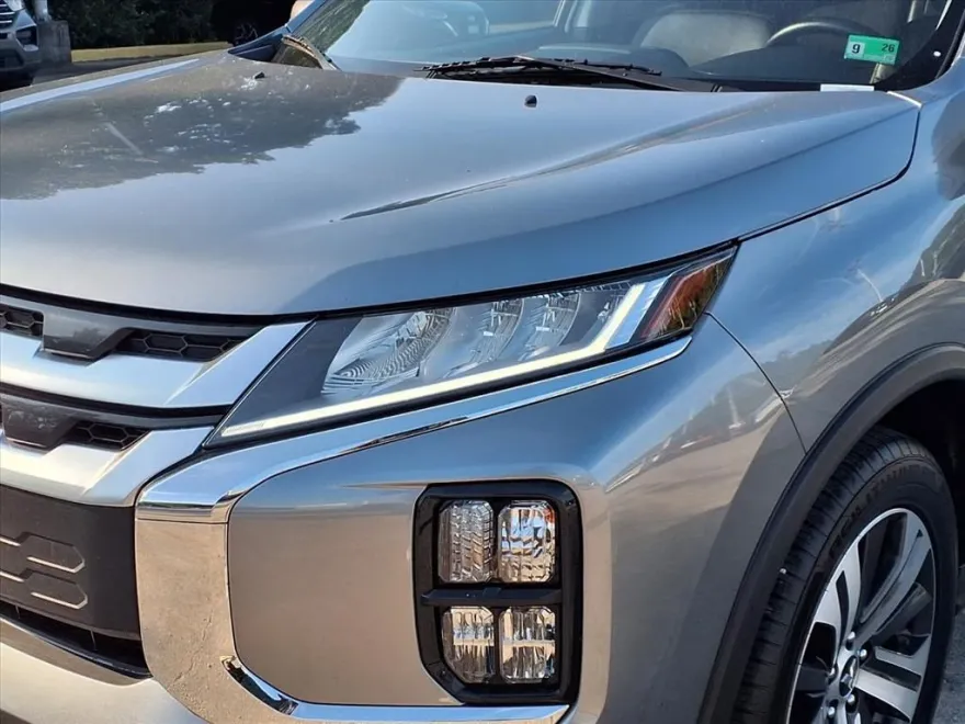 2024 Mitsubishi Outlander Sport SE photo 1