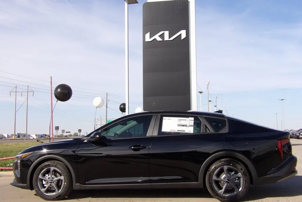 2025 Kia K4 EX photo 1