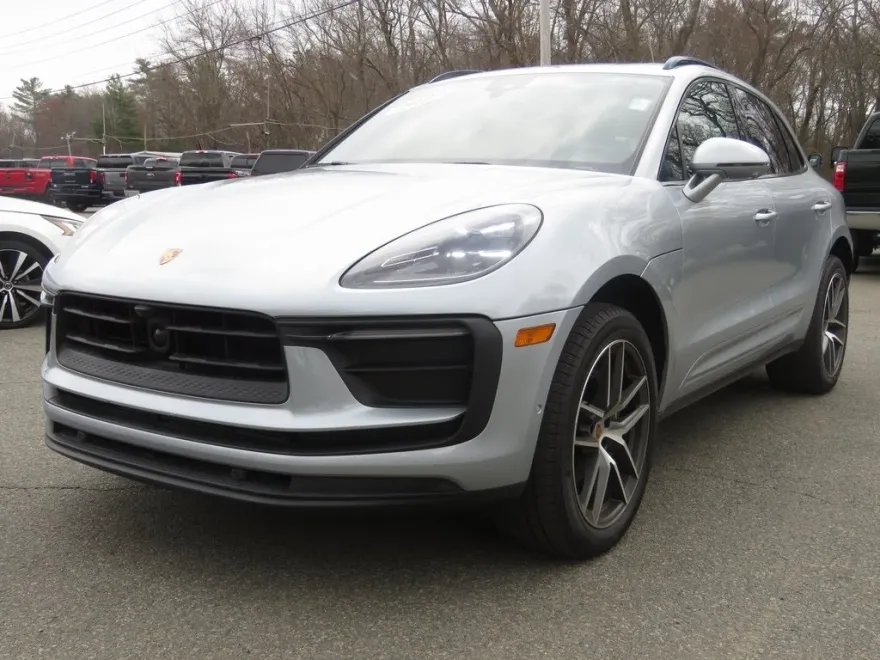 2023 Porsche Macan Base photo 1