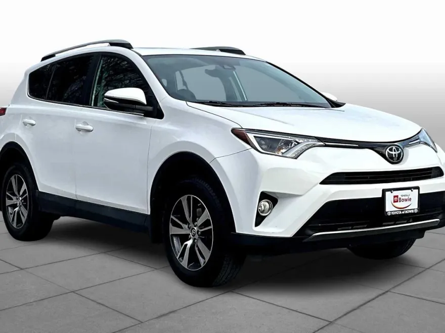 2018 Toyota RAV4 XLE photo 1