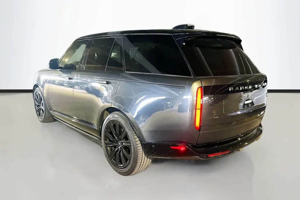 2023 Land Rover Range Rover SE photo 1