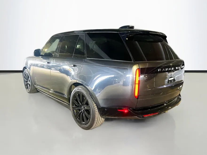 2023 Land Rover Range Rover SE photo 1