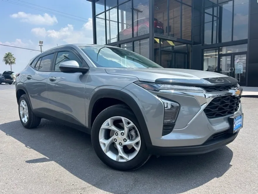 2025 Chevrolet Trax LS photo 1