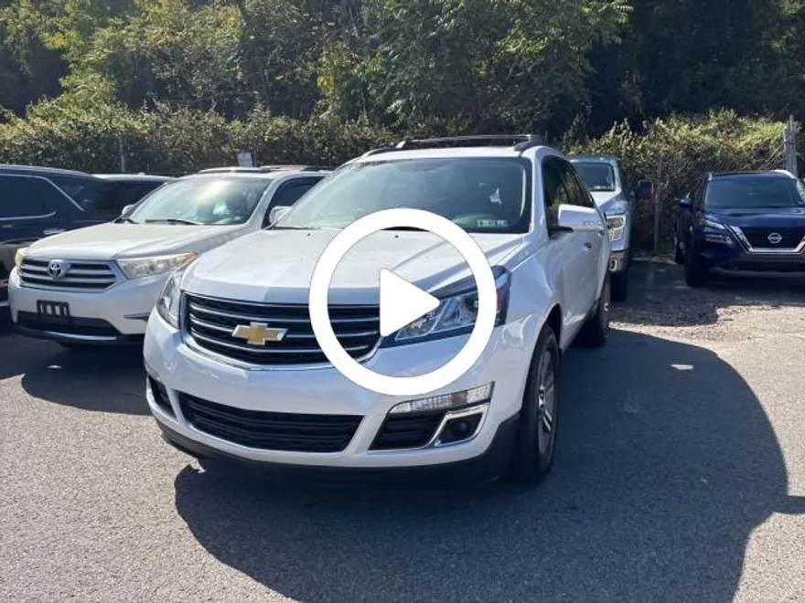 2017 Chevrolet Traverse 2LT photo 1