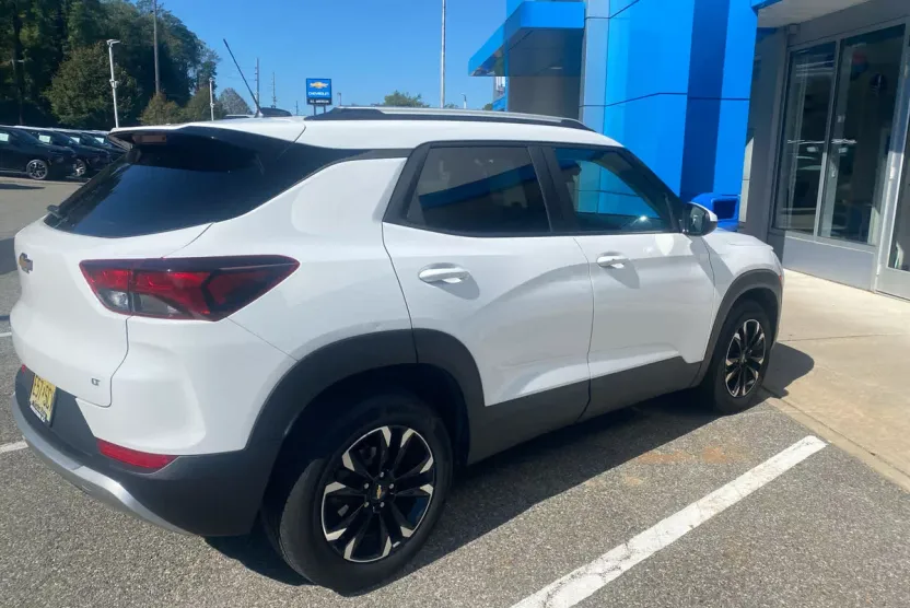 2023 Chevrolet Trailblazer LT photo 1