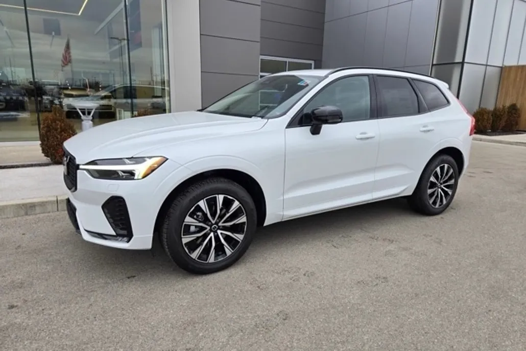 2025 Volvo XC60 B5 Core photo 1
