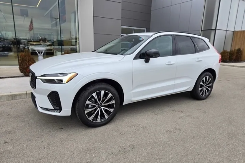 2025 Volvo XC60 B5 Core photo 1