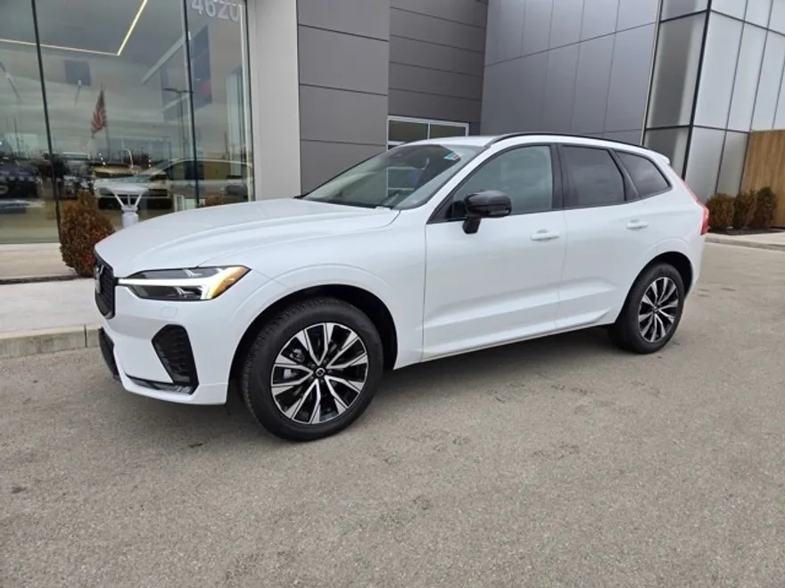 2025 Volvo XC60 B5 Core photo 1