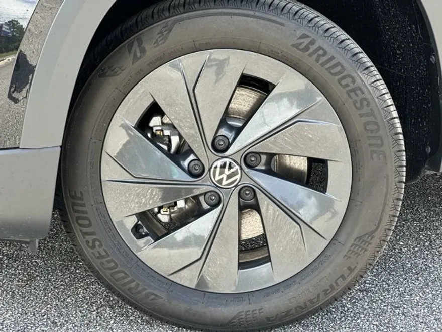 2025 Volkswagen Taos S photo 1