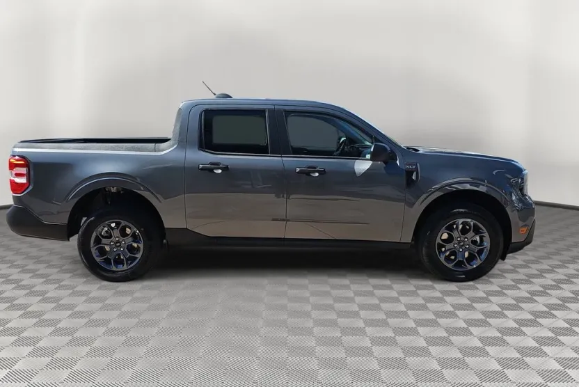 2025 Ford Maverick XLT photo 1