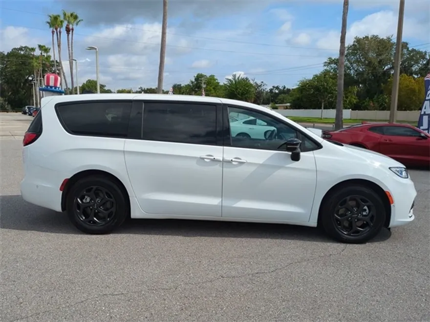 2024 Chrysler Pacifica Hybrid S Appearance photo 1