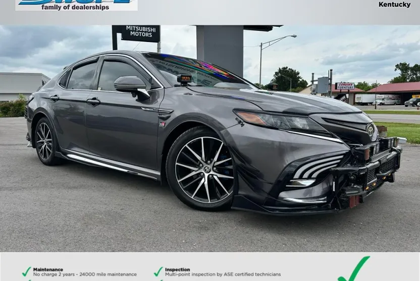 2022 Toyota Camry SE photo 1