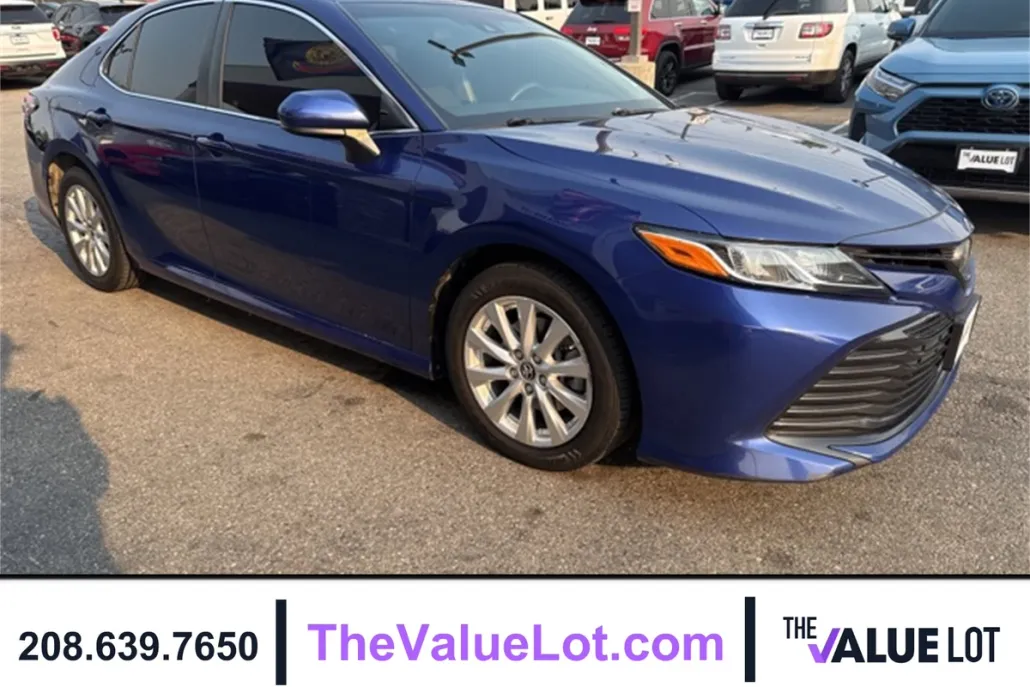 2018 Toyota Camry LE photo 1
