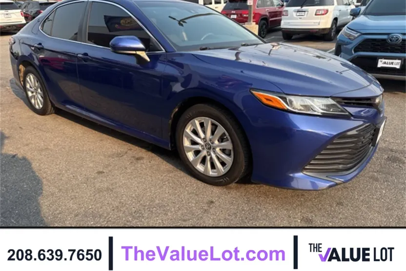 2018 Toyota Camry LE photo 1