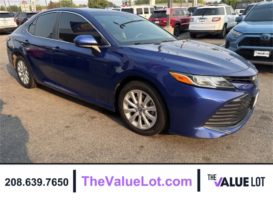 2018 Toyota Camry LE photo 1