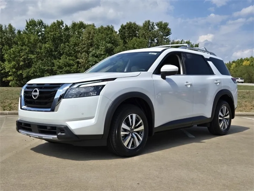 2025 Nissan Pathfinder SL photo 1