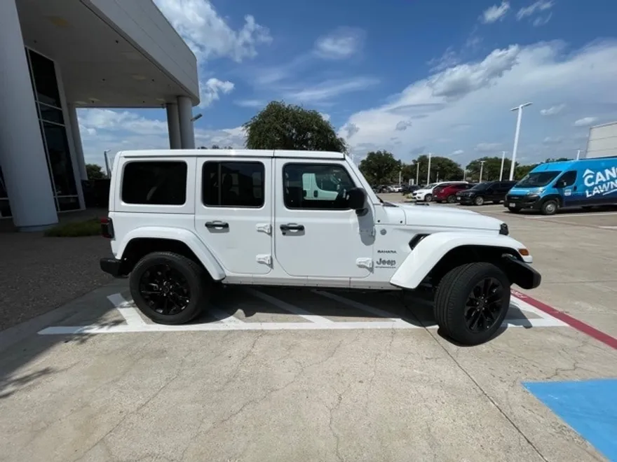 2024 Jeep Wrangler 4xe Sahara photo 1