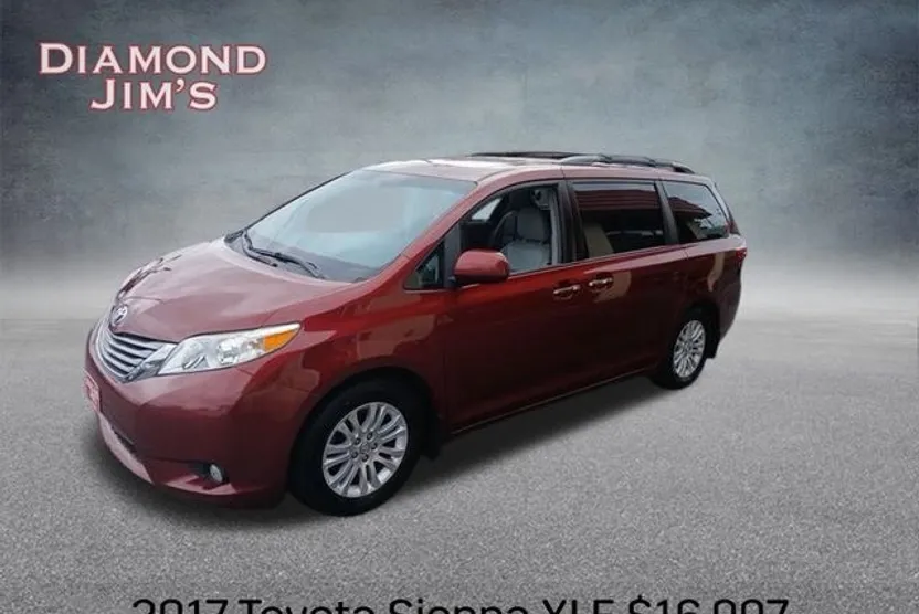 2017 Toyota Sienna XLE photo 1