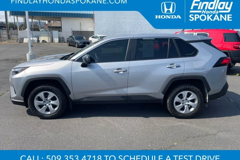 2023 Toyota RAV4 LE photo 1