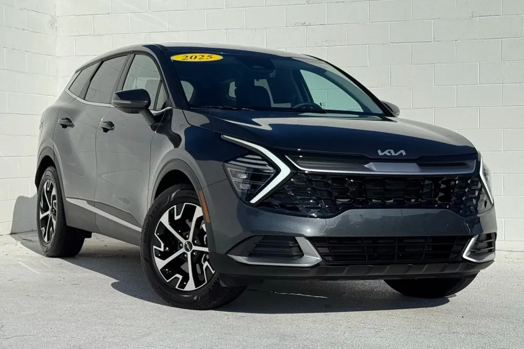 2025 Kia Sportage EX photo 1