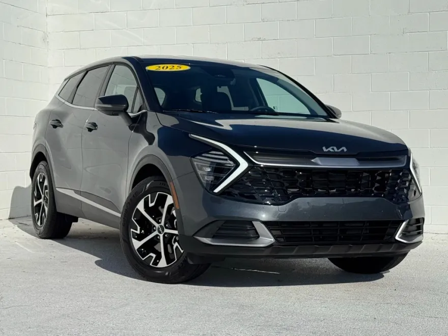 2025 Kia Sportage EX photo 1