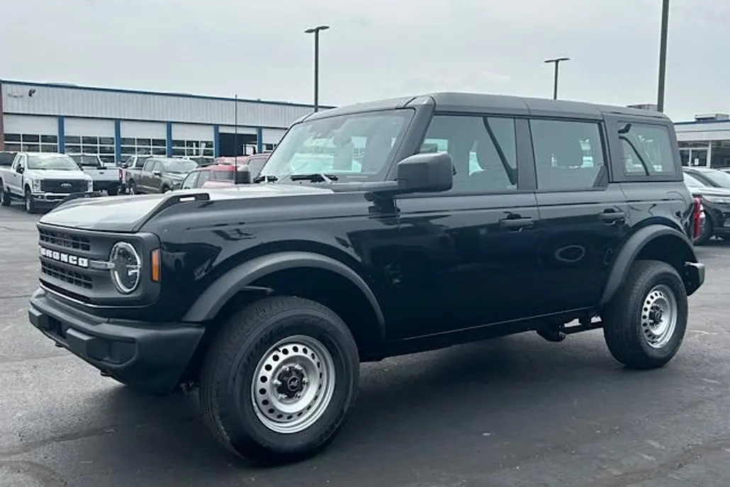 2025 Ford Bronco Base photo 1