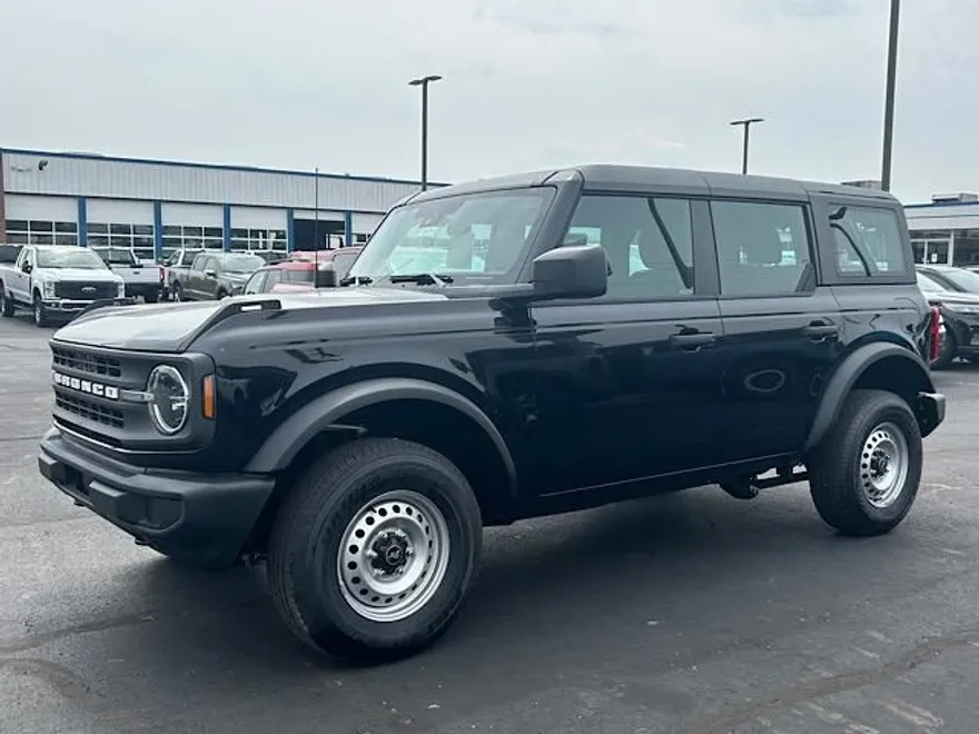 2025 Ford Bronco Base photo 1