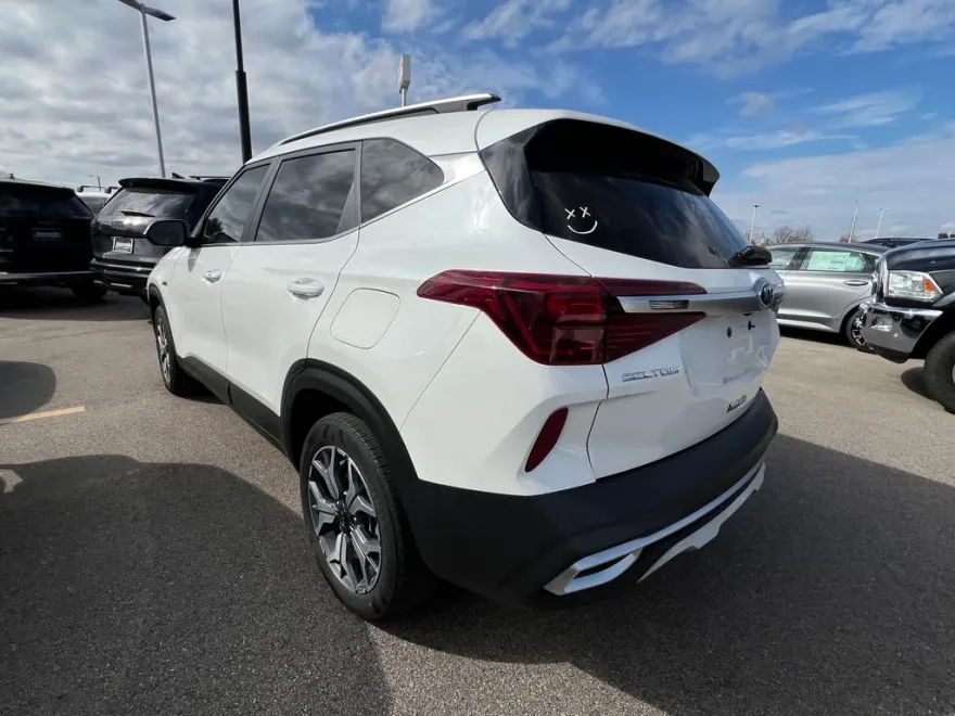 2021 Kia Seltos EX photo 1