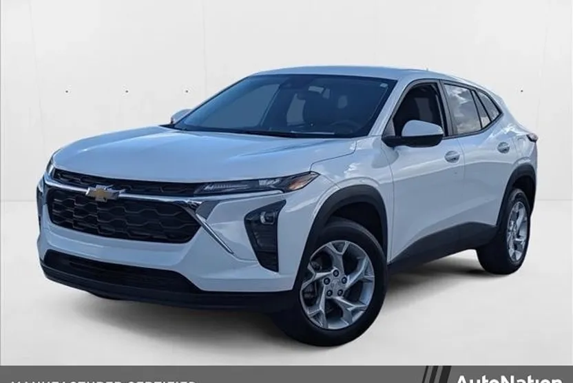 2024 Chevrolet Trax LS photo 1