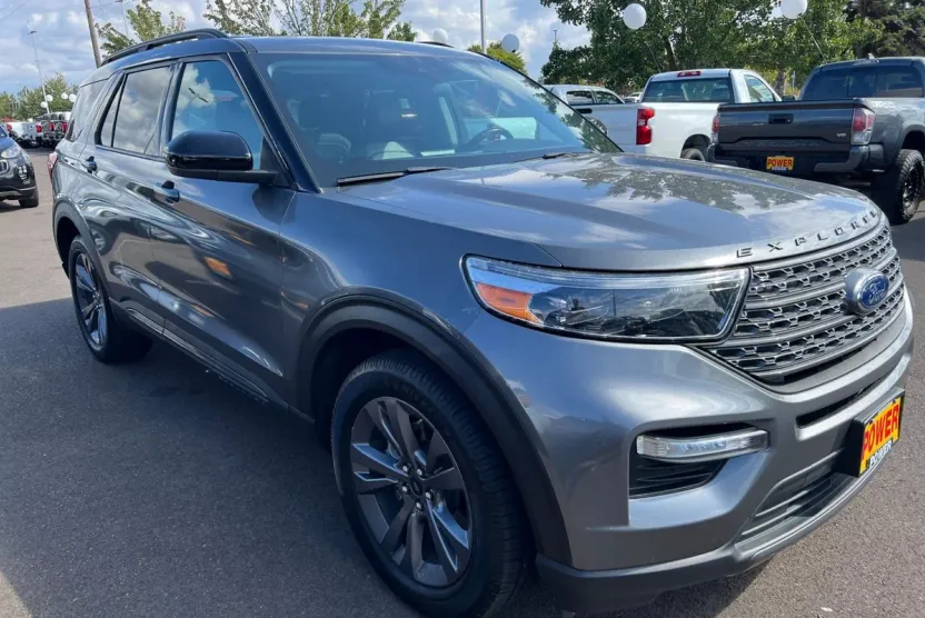 2022 Ford Explorer XLT photo 1