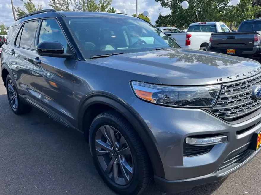 2022 Ford Explorer XLT photo 1