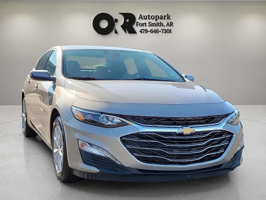 2025 Chevrolet Malibu 1LT photo 1