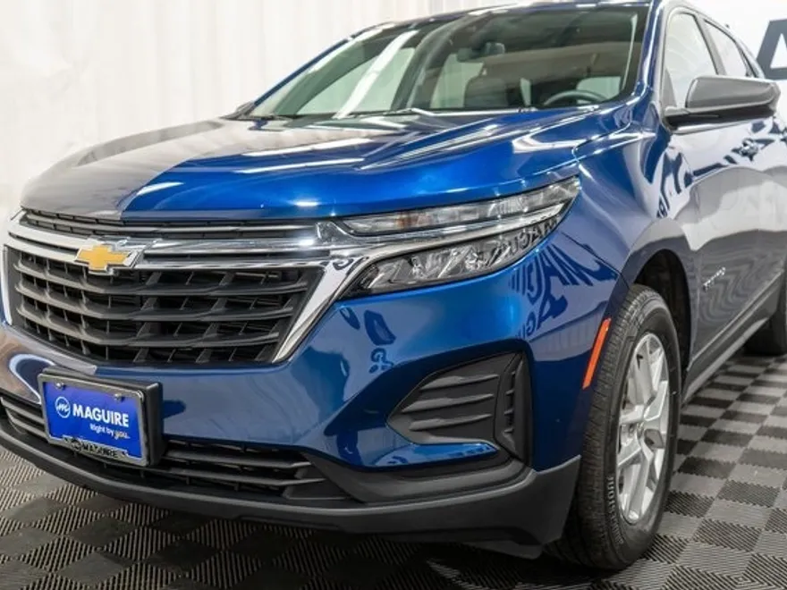 2022 Chevrolet Equinox LS photo 1