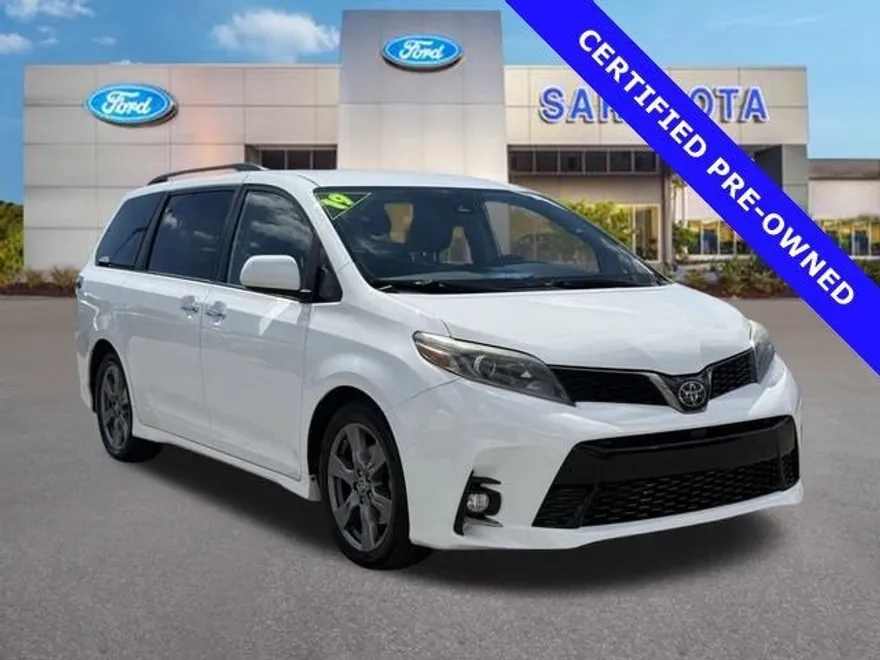 2019 Toyota Sienna SE Premium photo 1