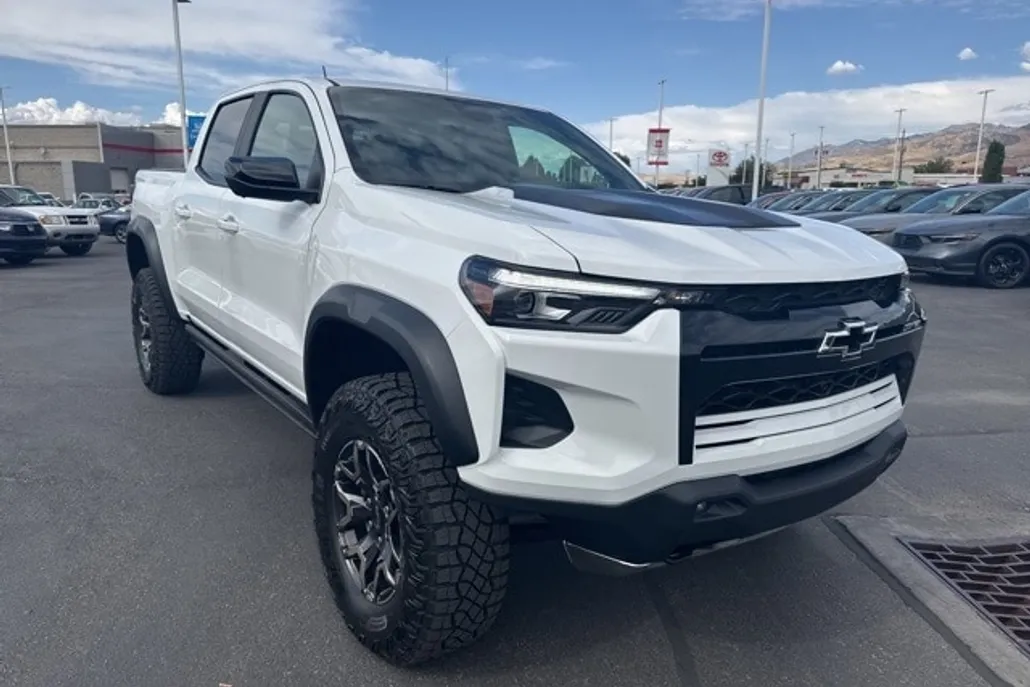 2025 Chevrolet Colorado ZR2 photo 1