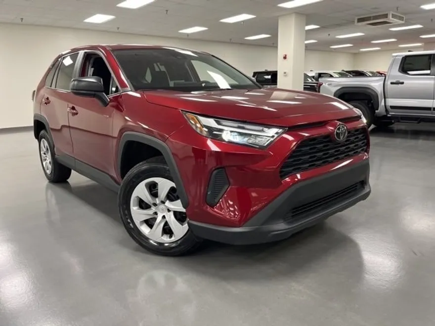 2023 Toyota RAV4 LE photo 1