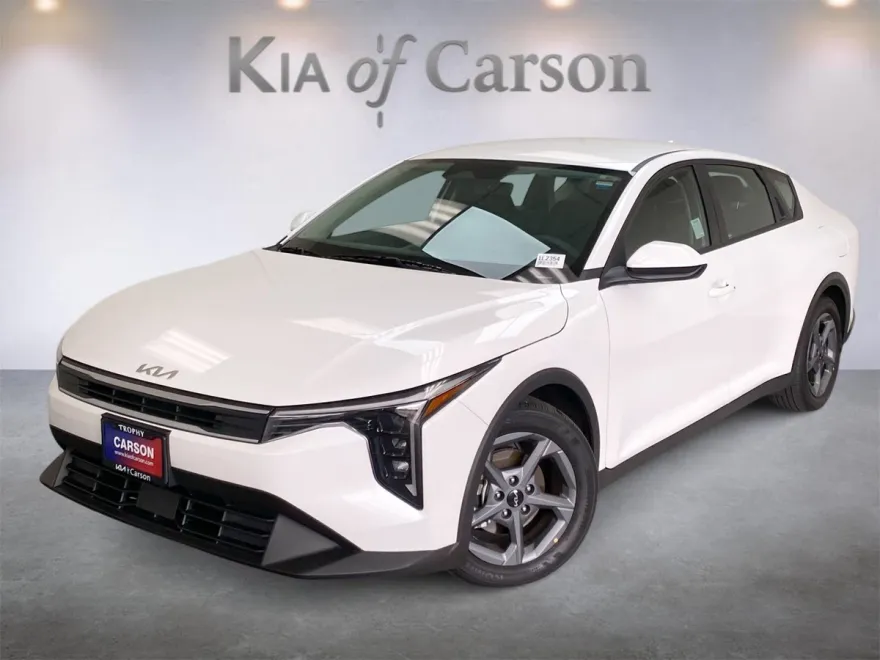 2025 Kia K4 LXS photo 1
