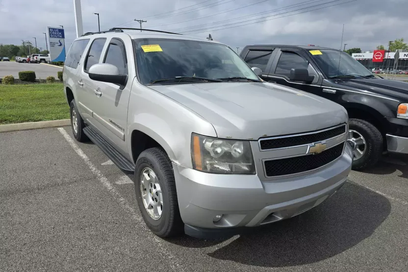 2007 Chevrolet Suburban LT photo 1