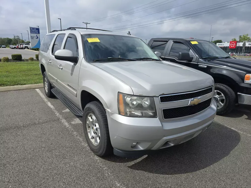 2007 Chevrolet Suburban 1500 LT photo 1
