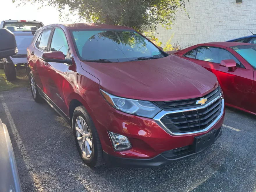 2019 Chevrolet Equinox LT photo 2