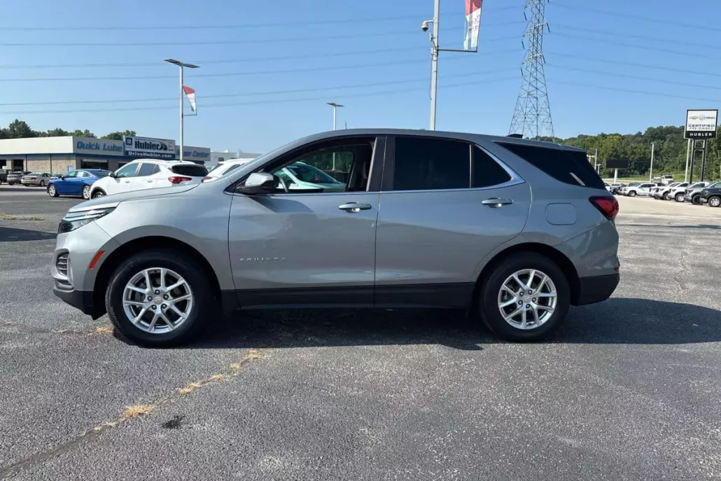 2023 Chevrolet Equinox LT photo 1